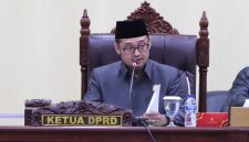 Ketua DPRD Kabupaten Bekasi Ade Sukron