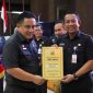 Pj. Bupati Bekasi Dedy Supriyadi menyerahkan Dokumen Pelaksanaan Anggaran kepada seluruh Satuan Kerja Perangkat Daerah (DPA-SKPD), untuk Anggaran Pendapatan dan Belanja Daerah (APBD) Pemerintah Kabupaten Bekasi Tahun 2025. Bertempat di Aula KH. Noer Ali, Gedung Bupati Bekasi, Cikarang Pusat. Selasa, (14/01/2025). 