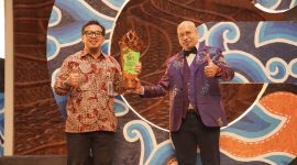 Penghargaan ini merupakan bukti nyata konsistensi Jasa Marga dalam menjalankan program Corporate Social Responsibility (CSR).