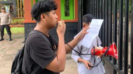 Masa aksi menduga bahwa Kepala BKPSDM Kota Bekasi dan jajaran BKPSDM Kota Bekasi telah mencederai nilai-Nilai dan etika dalam seleksi PPPK Kota Bekasi, serta banyak praktik persekongkolan jahat didalam BKPSDM Kota Bekasi.