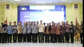  Pj. Bupati Bekasi Dedy Supriyadi mendampingi Wakil Menteri Komunikasi dan Digital RI, Angga Raka Prabowo bersama Plt. Kepala Balitbang Kemkomdigi Hary Budiarto, Meluncurkan Program Digital Talent Scholarship (DTS) dan Indeks Masyarakat Digital Indonesia (IMDI) BPSDM Komdigi. Bertempat di Gedung BPPTIK Kementerian Komunikasi dan Digital, Jababeka Cikarang Utara. Jum'at, (24/01/2025).
