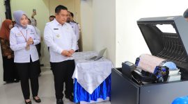 Pj Bupati Bekasi, Dedy Supriyadi didampingi Asda II, Kepala Bapenda Kab Bekasi, Bank BjB, BI perwakilan Jabar, PLN meresmikan Launcing Digital Lounge Bapenda.