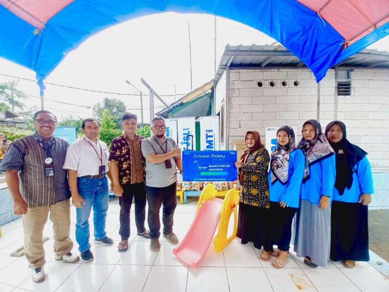 Simbolis : Pimpinan PNM Cabang Bekasi Agus Mulyono mengatakan, Ruang Pintar merupakan salah satu program andalan PNM dalam menyalurkan Tanggung Jawab Sosial dan Lingkungan (TJSL) diBidang Pendidikan.