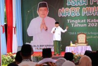 Pj. Bupati Bekasi Dedy Supriyadi bersama Ketua TP-PKK Wulur Hartanti serta sejumlah pejabat lainnya menghadiri kegiatan Isra Mi’raj Tingkat Kabupaten Bekasi Tahun 2025, bertempat di Plaza Pemkab Bekasi Cikarang Pusat, Jum’at (31/01/2025).