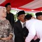 AYAH : HM Kunang, ayah dari Bupati Bekasi Ade Kuswara Kunang, berharap kepemimpinan putranya dapat membawa perubahan positif bagi masyarakat Kabupaten Bekasi. Hal tersebut disampaikannya usai menghadiri rapat paripurna di Gedung DPRD Kabupaten Bekasi pada Kamis (20/2/2025). 