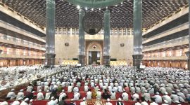 Majelis Dzikir Al-Khidmah merupakan Majelis Dzikir yang didirikan oleh Syekh Ahmad Asrori Al-Ishaqi.