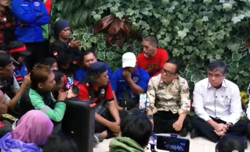 Wakil Menteri Ketenagaankerjaan (Wamenaker) Immanuel Ebenezer menemui Driver Ojek Online (Ojol).