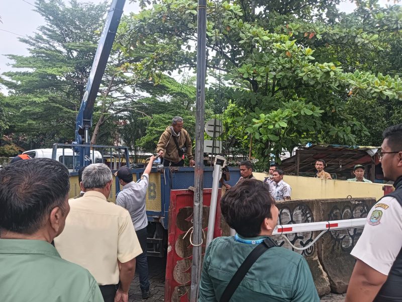 Pemerintah Kota Bekasi akhirnya melakukan penutupan 3 Gate Parkir milik Paguyuban Warga.