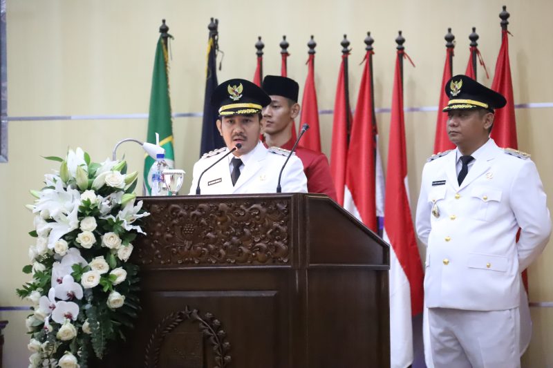 Bupati Kabupaten Bekasi Ade Kuswara Kunang dan Wakil Bupati Kabupaten Bekasi dr Asep surya Atmaja menegaskan seluruh Perangkat Daerah harus bekerja sesuai peraturan yang berlaku dan kompak dalam membangun Kabupaten Bekasi.