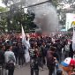 Ratusan Mahasiswa yang terdiri dari gabungan berbagai Kampus di Kota Bandung kembali menggelar Aksi Massa bertajuk Indonesia Gelap, di depan Gedung Dewan Perwakilan Rakyat Daerah (DPRD) Provinsi Jawa Barat, Jumat (21/2/2025).