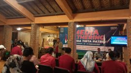 Direktur Utama Perumda Tirta Patriot, Ali Imam Faryadi menjelaskan bahwa penyesuaian tarif ini merupakan langkah strategis untuk menjaga keberlanjutan layanan air bersih.