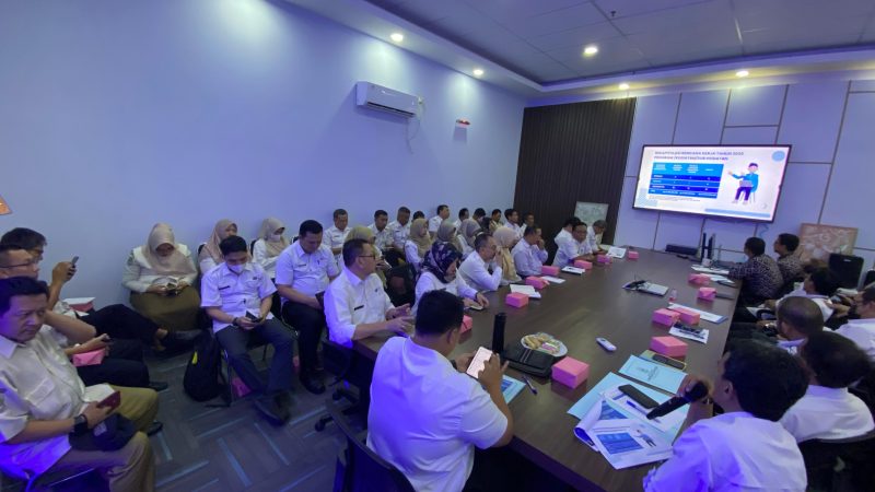 Kepala Diskominfostandi Kota Bekasi, Robet TP Siagian menekankan pentingnya kolaborasi lintas sektor dalam meningkatkan layanan informasi dan teknologi bagi masyarakat.