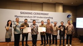  Perumda Tirta Bhagasasi bersama PT Kawasan Lintas Banyu Sentosa (KLBS) resmi menandatangani Nota Kesepahaman (MoU) untuk penyediaan air bersih di Kawasan Industri MM2100, Cikarang Timur, Kabupaten Bekasi. Kolaborasi ini bertujuan mendukung kebutuhan air bersih bagi kegiatan bisnis di kawasan industri terbesar di wilayah tersebut, termasuk fasilitas pendukung seperti restoran, hotel, dan operasional industri. foto : dok. istimewa