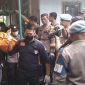 Polisi menemukan kerangka di dalam septic tank rumah Sunardi (43), pelaku pembunuhan wanita pegawai bank keliling, Sri Pujayanti (22) di Kampung Cikoronjo, Desa Sindangmulya, Cibarusah, Kabupaten Bekasi.(ACHMAD NASRUDIN YAHYA/KOMPAS.com)