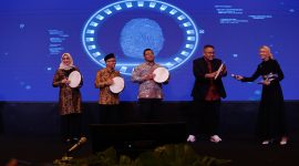 Teguh Santosa menyampaikan pentingnya meningkatkan literasi baca tulis di kalangan siswa. Ia menilai bahwa minat menulis dan membaca mbaengalami penurunan di era digital saat ini, sehingga perlu ada upaya serius dalam dunia pendidikan untuk membangkitkan kembali budaya literasi.

