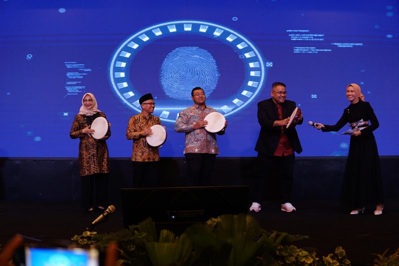 Teguh Santosa menyampaikan pentingnya meningkatkan literasi baca tulis di kalangan siswa. Ia menilai bahwa minat menulis dan membaca mbaengalami penurunan di era digital saat ini, sehingga perlu ada upaya serius dalam dunia pendidikan untuk membangkitkan kembali budaya literasi.

