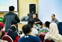 Bersama Insan Pers : Bey menyebut peran pers dirasa penting dalam memberikan edukasi kepada masyarakat termasuk membangun pola pikir yang lebih kritis dan berintegritas.