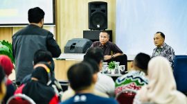 Bersama Insan Pers : Bey menyebut peran pers dirasa penting dalam memberikan edukasi kepada masyarakat termasuk membangun pola pikir yang lebih kritis dan berintegritas.