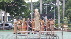 Kepala Badan Pendapatan Daerah (Bapenda) Kabupaten Bekasi, Ani Gustini, memimpin Apel Pagi untuk seluruh ASN di lingkungan Pemkab Bekasi, bertempat di Halaman Plaza Pemkab Bekasi, Cikarang Pusat, Senin (10/02/2025).