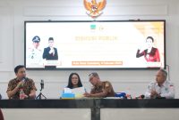 Anggota DPR RI, Rieke Diah Pitaloka, menghadiri Diskusi Publik Rancangan Peraturan Daerah (Raperda) Kabupaten Bekasi tentang Sistem Penyelenggaraan Pemerintah Daerah Berbasis Data Desa/Kelurahan Presisi, yang berlangsung di Aula Kantor Desa Sukadami, Kecamatan Cikarang Selatan, pada Selasa (04/02/2025).