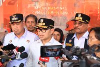 Wakil Menteri Dalam Negeri Bima Arya Minanju langsung lokasi banjir yang terdampak parah di Pondok Gede Permai, Rabu 5 Maret 2025.