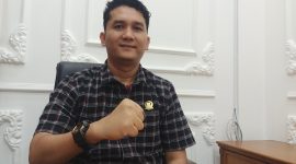 Anggota DPRD Kabupaten Bekasi Komisi I, Jiovano Nahampun saat ditemui diruang Fraksi PDI-PERJUANGAN, pada Rabu (26/03/2025).