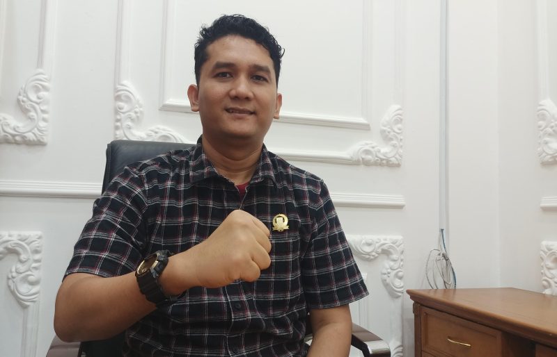Anggota DPRD Kabupaten Bekasi Komisi I, Jiovano Nahampun saat ditemui diruang Fraksi PDI-PERJUANGAN, pada Rabu (26/03/2025).