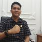 Anggota DPRD Kabupaten Bekasi Komisi I, Jiovano Nahampun saat ditemui diruang Fraksi PDI-PERJUANGAN, pada Rabu (26/03/2025).