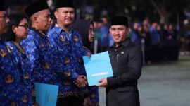 Bupati Ade Kuswara Kunang resmi melantik 9.051 Pegawai Pemerintah dengan Perjanjian Kerja (PPPK).