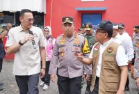 Menteri Koordinator Bidang Pembangunan Manusia dan Kebudayaan (Menko PMK) Pratikno bersama Menteri Kesehatan Budi Gunadi Sadikin, Menteri Pemberdayaan Perempuan dan Perlindungan Anak Arifatul Choiri Fauzi, Gubernur Jawa Barat Dedi Mulyadi, Kapolri Jenderal Polisi Listyo Sigit Prabowo, dan Panglima TNI Jenderal TNI Agus Subiyanto.