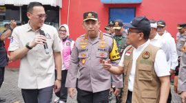 Menteri Koordinator Bidang Pembangunan Manusia dan Kebudayaan (Menko PMK) Pratikno bersama Menteri Kesehatan Budi Gunadi Sadikin, Menteri Pemberdayaan Perempuan dan Perlindungan Anak Arifatul Choiri Fauzi, Gubernur Jawa Barat Dedi Mulyadi, Kapolri Jenderal Polisi Listyo Sigit Prabowo, dan Panglima TNI Jenderal TNI Agus Subiyanto.
