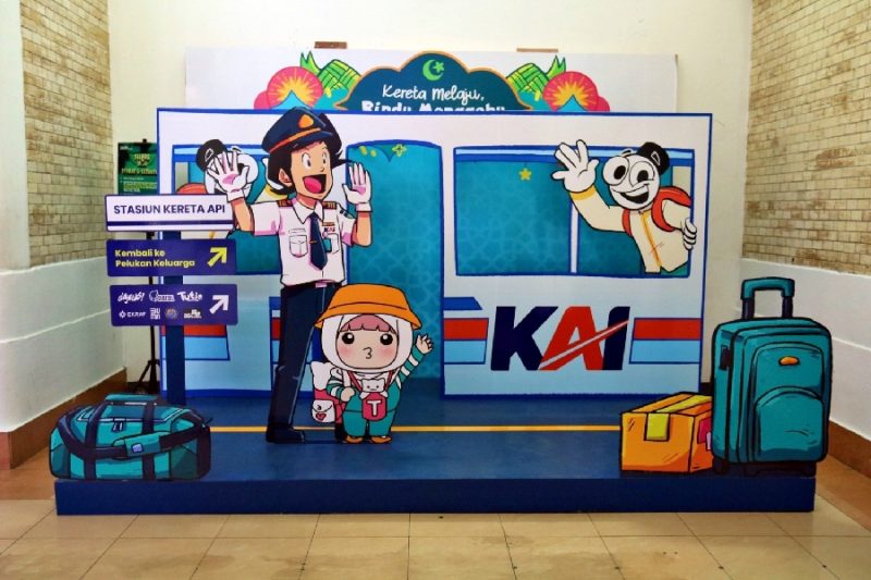 Ornamen Ramadan dan Idulfitri percantik Stasiun Cirebon. (Foto: Ist.)
