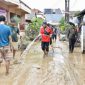 Foto: Perunda Tirta Patriot Bantu Warga Pasca Banjir Kota Bekasi (doc.cam)