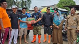 Wakil Bupati Bekasi, dr. Asep Surya Atmaja, beserta jajaran BPBD Kabupaten bekasi dan Camat meninjau lokasi banjir di Perumahan Puri Mutiara Indah (PMI), Karangraharja, Kecamatan Cikarang Utara, pada Selasa (4/3/2025).

