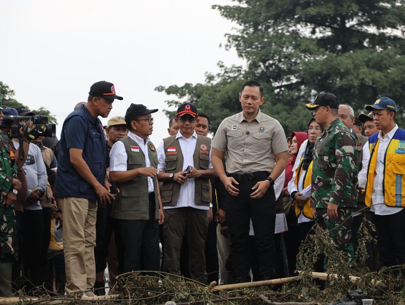 Pemerintah Indonesia melalui Kementerian Koordinator Bidang Pembangunan Manusia dan Kebudayaan (Menko PMK), Kementerian Infrastruktur, serta Pemerintah Kota Bekasi, terus berupaya untuk menangani dampak besar yang ditimbulkan oleh banjir yang melanda beberapa daerah, termasuk Kota Bekasi, baru-baru ini.