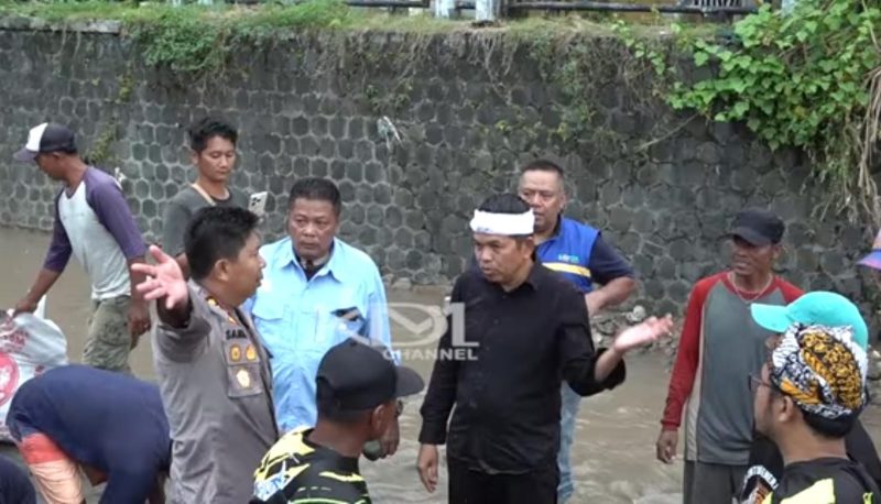 Gubernur Jawa Barat Dedi Mulyadi melalui instagram pribadinya mengabarkan soal progres penanganan banjir di sejumlah daerah Jawa Barat, mulai dari wilayah Bogor, Bekasi, Sukabumi, hingga Bandung Raya.