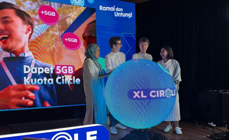 Group Head Mass Segment XL Axiata, Puput Hidayat, Chief Marketing Officer  XL Axiata, Alfons Bosch Sansa, Direktur & Chief Commercial Officer XL Axiata, David Arcelus Oses, Head Consumer Proposition XL Axiata, Sri sofyana Sugiarmadji dalam acara peluncuran program terbaru XL Circle di Jakarta, Rabu (12/3). 