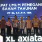 Kiridan Kanan : (ki-ka) Direktur, I Gede Darmayusa, Direktur, Feiruz Ikhwan, Direktur, David Racelus Oses, Direktur, Yessie D. Yosetya, Presiden Direktur, Rajeev Sethi, Presiden Komisaris, Dr.M. Chatib Basri, Komisaris Independen, Julianto Sidarto, Komisaris, Vivek Sood, Komisaris Independen, Didi Syafruddin Yahya, Komisaris, Nik Rizal Kamil dalam acara RUPS Tahunan dan Luar Biasa 2025 PT XL Axiata Tbk di Jakarta, Selasa (25/3/2025).