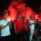 Walikota Bekasi Tri Adhianto nonton bareng pertandingan sepakbola antara Timnas Indonesia vs Bahrain bersama warga.