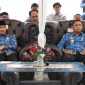 Bupati Bekasi Ade Kuswara Kunang, Wakil Bupati Bekasi Asep Surya Atmaja dan Kepala Disbudpora Kabupaten Bekasi mengikuti kegiatan Peresmian 17 Stadion di Seluruh Indonesia yang terpusat di Stadion Gelora Delta, Kabupaten Sidoarjo, Jawa Timur. Kegiatan tersebut diresmikan langsung oleh Presiden RI Prabowo Subianto dan diikuti secara serentak di 16 Stadion lain yang tergabung melalui Zoom Meeting. Bertempat di Stadion Wibawa Mukti, Cikarang Timur, Senin (17/03/2025). 
