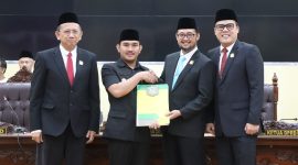 Pemerintah Kabupaten (Pemkab) Bekasi bersama DPRD Kabupaten Bekasi tengah membahas Rancangan Peraturan Daerah (Raperda) tentang Lahan Pertanian Pangan Berkelanjutan (LP2B). 