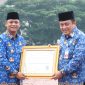 Pemerintah Kabupaten Bekasi berhasil meraih penghargaan dari Ombudsman Republik Indonesia dalam penilaian kepatuhan penyelenggaraan pelayanan publik tahun 2024. Penghargaan tersebut secara simbolis diserahkan oleh Wakil Bupati Bekasi, Asep Surya Atmaja, kepada Sekretaris Daerah, Dedy Supriyadi, dalam Upacara Korpri di Plaza Pemkab Cikarang Pusat, Senin (17/03/2025).