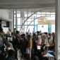 Program pemutihan pajak kendaraan yang diselenggarakan oleh Badan Pendapatan Daerah (Bapenda) Jawa Barat mendapat sambutan antusias dari masyarakat. Sejak pagi, ribuan warga memadati kantor Sistem Administrasi Manunggal Satu Atap (Samsat) Kabupaten Bekasi untuk memanfaatkan program tersebut. 