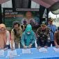 Penandatanganan: Penandatanganan surat (prasasti) deklarasi komitmen bersama bank sampah se-kecamatan Cibitung, pada Selasa 22 April 2025.