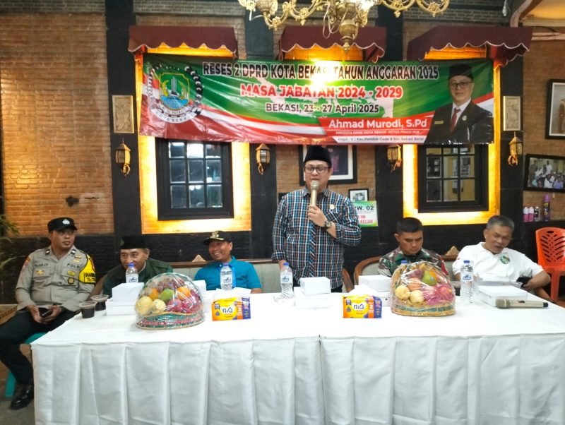 Ketua Fraksi Partai Keadilan Bangsa (PKB) Kota Bekasi Ahmad Murodi menampung aspirasi warga Masyarakat Pondok Gede-Bekasi Barat. 