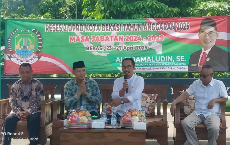 Reses : Alit Jamaludin menyampaikan arahan-arahan kepada warga dalam mengenai reses kedua.
