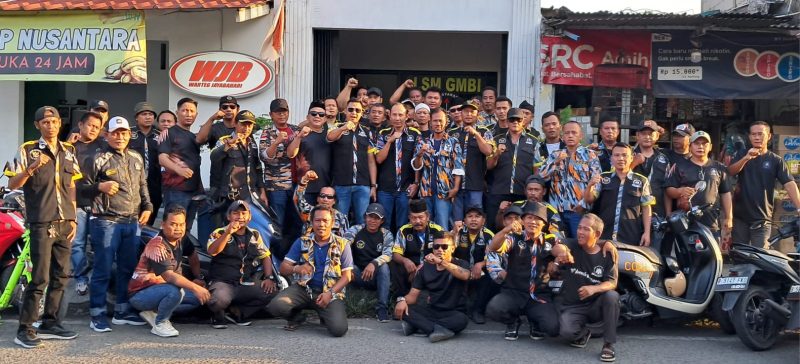 Kompak : Ketua LSM GMBI Distrik Kabupaten Bekasi atau biasa disapa H. Obay menegaskan bahwa sikap LSM GMBI Distrik Kabupaten Bekasi akan mendukung sepenuhnya kebijakan Bupati Bekasi.
