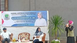 Reses II : Evi Mafriningsianti selalu Sekretaris Komisi II DPRD Kota Bekasi melaksanakan Reses II di Perumahan di Lahan Fasos Sarana Olahraga RW 18 Perumahan Wismajaya, Bekasi Timur, Kota Bekasi, pada Minggu (27/04/2025).