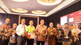 Wali Kota Bekasi, Tri Adhianto, menghadiri acara Top BUMD Awards 2025 yang diselenggarakan pada hari Senin, 28 April 2025, di Dian Ballroom, Hotel Raffles Jakarta. 