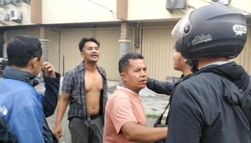 Viral : Jurnalis Dapat Intimidasi Saat Sedang Meliput Lokasi Lowongan Pekerjaan Bodong din Bekasi Timur.
